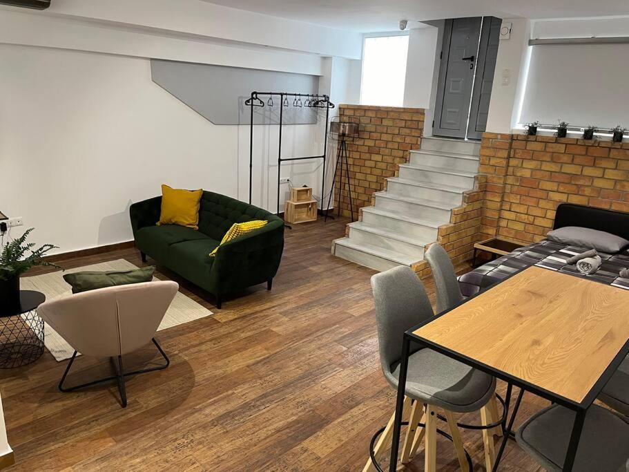 Industrial Studio / Alios 4 / Hilton Area Athens Luaran gambar